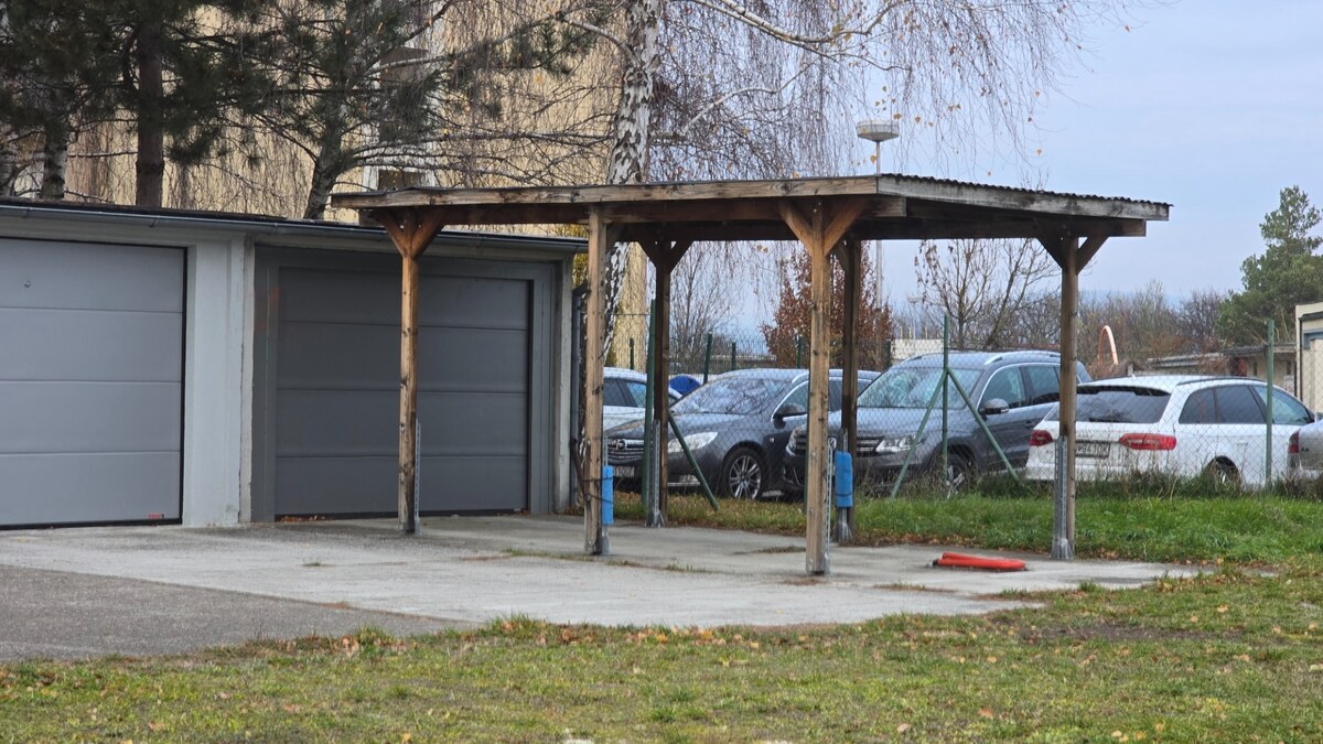 Výnimočná ponuka garáže s prístreškom pre dve autá v Piešťanoch — foto 3
