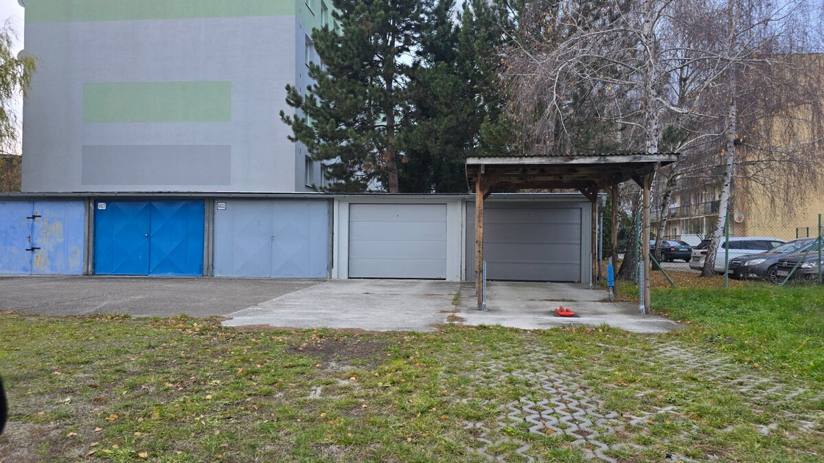 Výnimočná ponuka garáže s prístreškom pre dve autá v Piešťanoch — foto 5