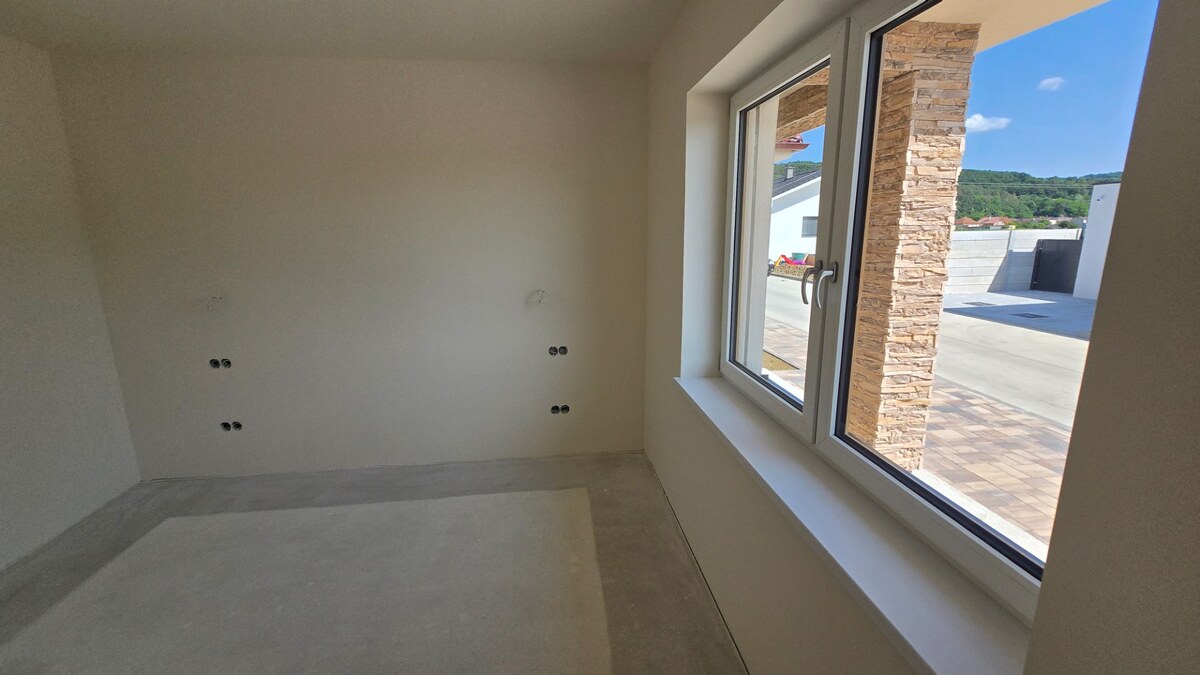 NOVOSTAVBA 4-IZBOVÉHO BUNGALOVU LEN 7 KM OD PIEŠŤAN – SOKOLOVCE — foto 24