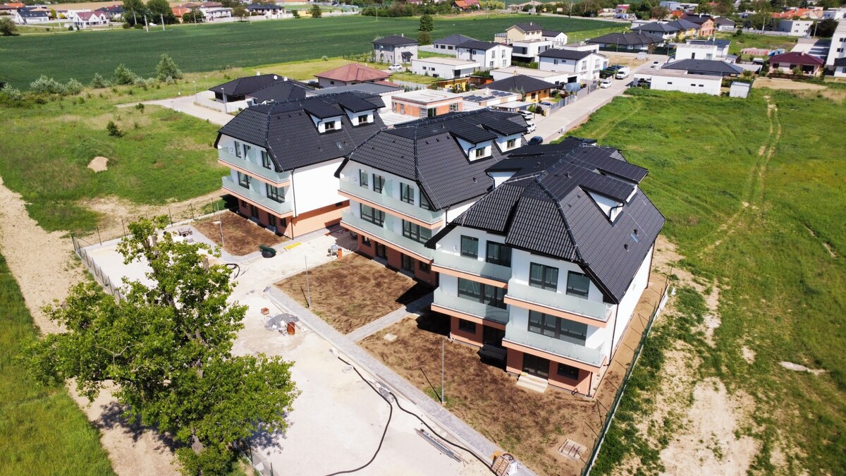 NA PREDAJ – 2-izbový byt 60 m2 v novostavbe RiverResort, Banka — foto 15
