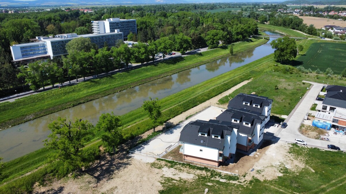 NA PREDAJ – 2-izbový byt 60 m2 v novostavbe RiverResort, Banka — foto 5