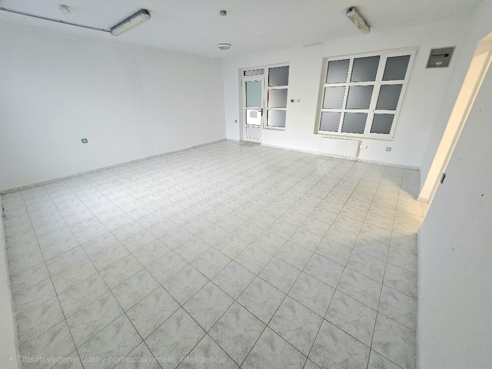 PRENÁJOM OBCHODNÉHO PRIESTORU 120m2/ DUBNIČKA- TRŽNICA — foto 2