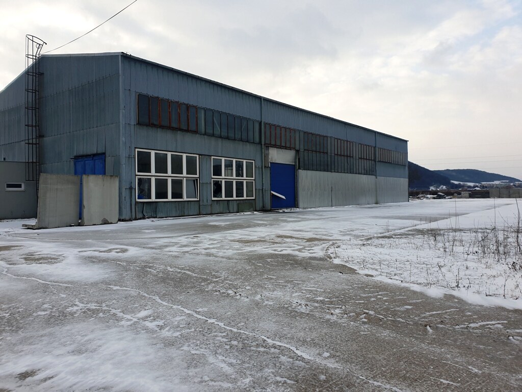 Priemyselný objekt 8 000 m2 s halou 991 m2 - Trenčianske Bohuslavice