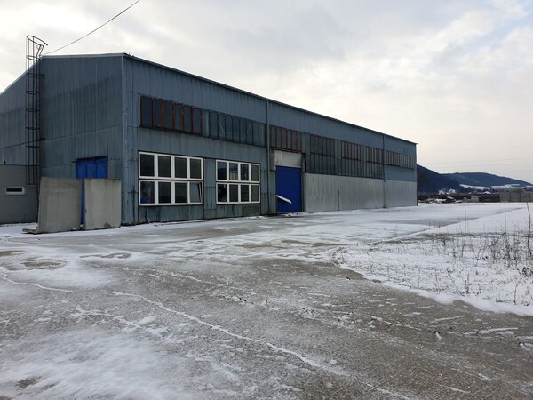 Priemyselný objekt 8 000 m2 s halou 991 m2 - Trenčianske Bohuslavice