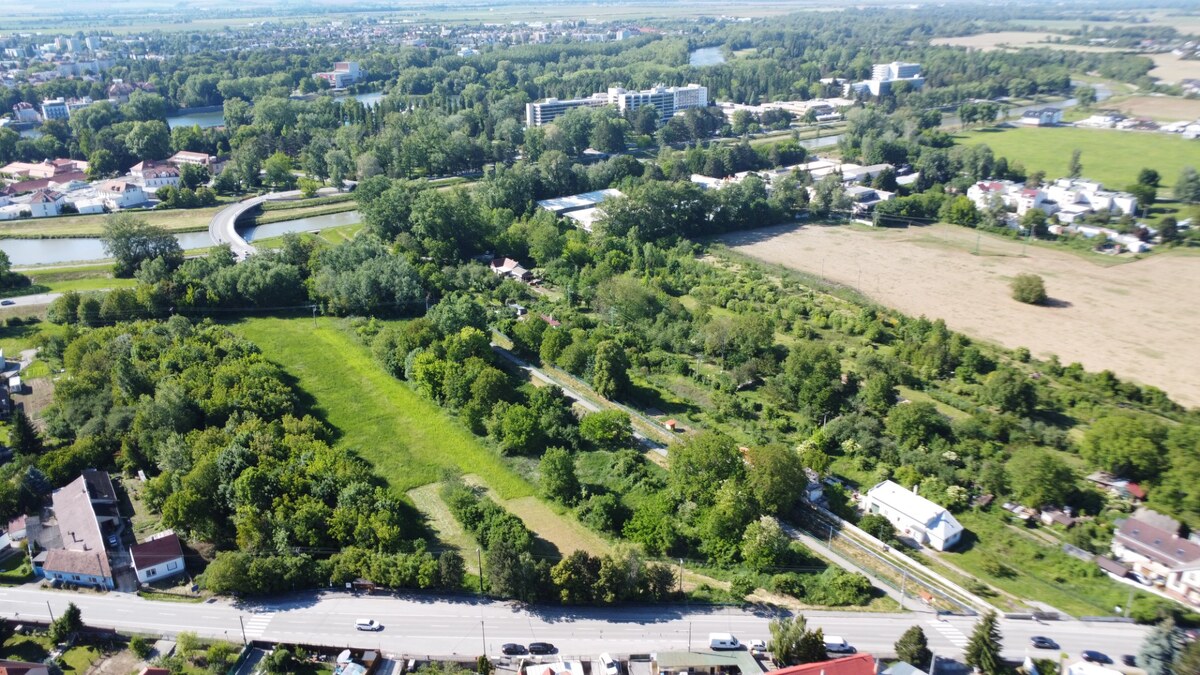 INVESTIČNÝ POZEMOK 2700m², BANKA, SOCIÁLNE SLUŽBY, VYBAVENOSŤ, BÝVANIE — foto 5