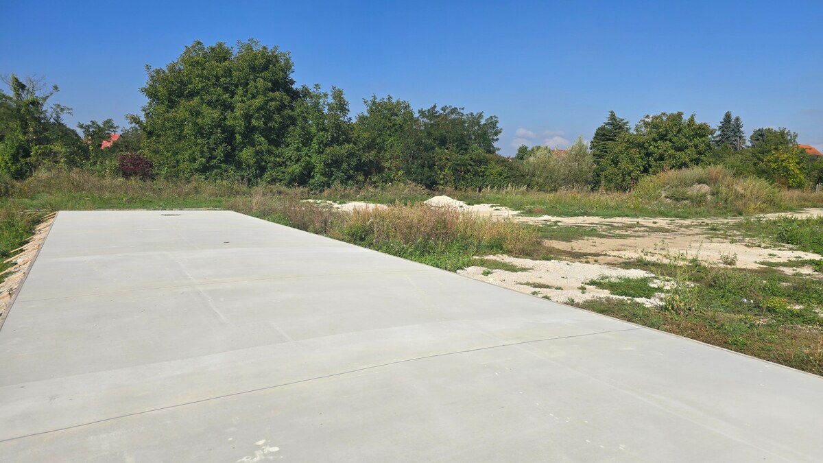 PREDAJ STAVEBNÝ POZEMOK 607 M² BOROVCE /VODA, ELEKTRINA, KANALIZÁCIA/
