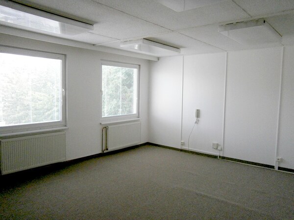 Prenájom kancelárskych priestorov-21m2, Vrbovská Cesta, Piešťany