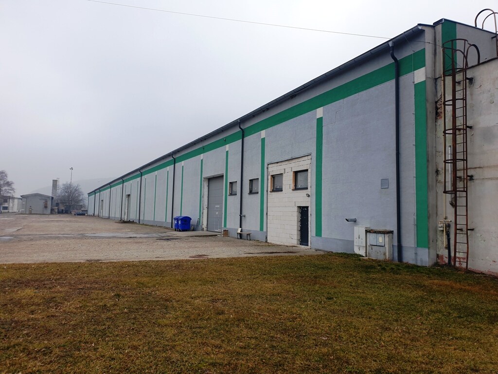 Prenájom - výrobná hala s rozlohou 4 000 m² - Tr. Bohuslavice, NMnV — foto 2