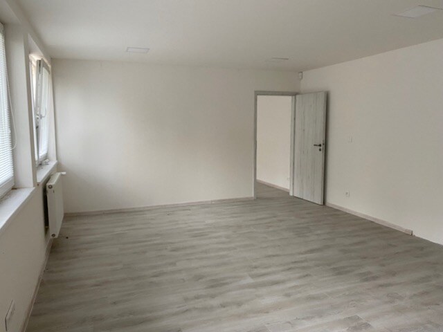 Kancelárske a prevádzkové priestory- Dubnica nad Váhom (52 m2, 104 m2)