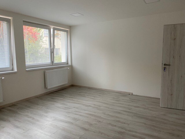 Kancelárske a prevádzkové priestory- Dubnica nad Váhom (52 m2, 104 m2) — foto 6