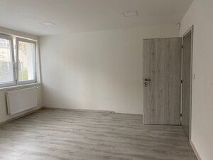 Kancelárske a prevádzkové priestory- Dubnica nad Váhom (52 m2, 104 m2) — foto 3