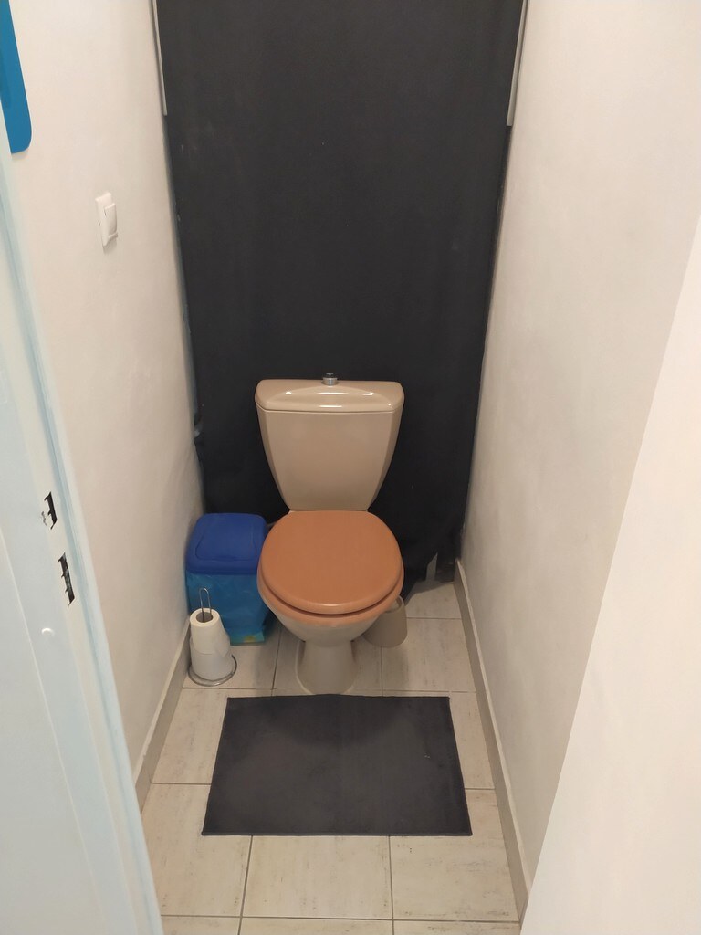 Prenajom izby s príslušenstvom a loggiou v trojizbovom byte, Piešťany — foto 5