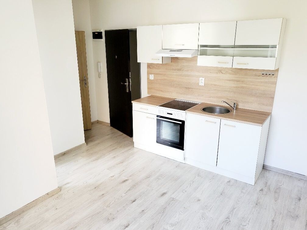 *PRENÁJOM*  Bánovce nad Bebravou  1 IZBOVÝ BYT - CENTRUM