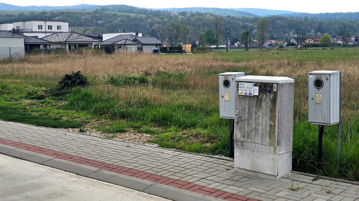 Pozemok s platným stavebným povolením na dvojdom – Banka pri Piešťanoc