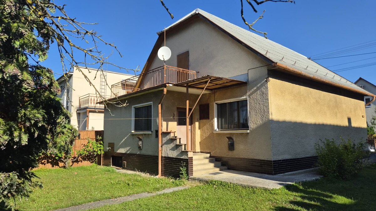 DOM S POTENCIÁLOM A VEĽKOU ZÁHRADOU – PREJTA, POZEMOK 1 050 m² — foto 2