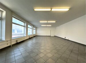 PRENÁJOM OBCHODNÉHO PRISTORU - SHOWROOM  NA STAREJ VAJNORSKEJ. — foto 2