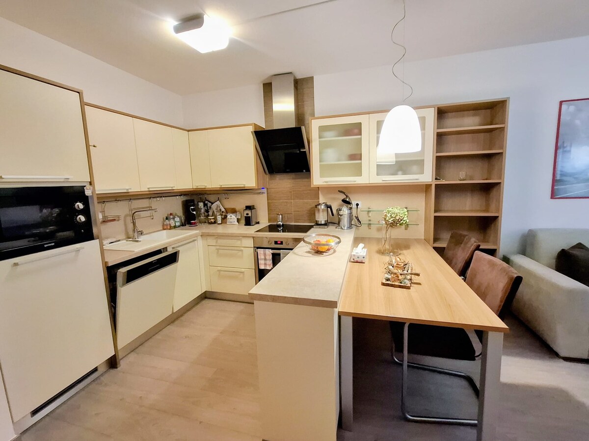 PRENAJATÉ *** SLNEČNÝ  ZARIADENÝ 2 IZB. BYT PRI ŠTRKOVECKOM JAZERE. — foto 2