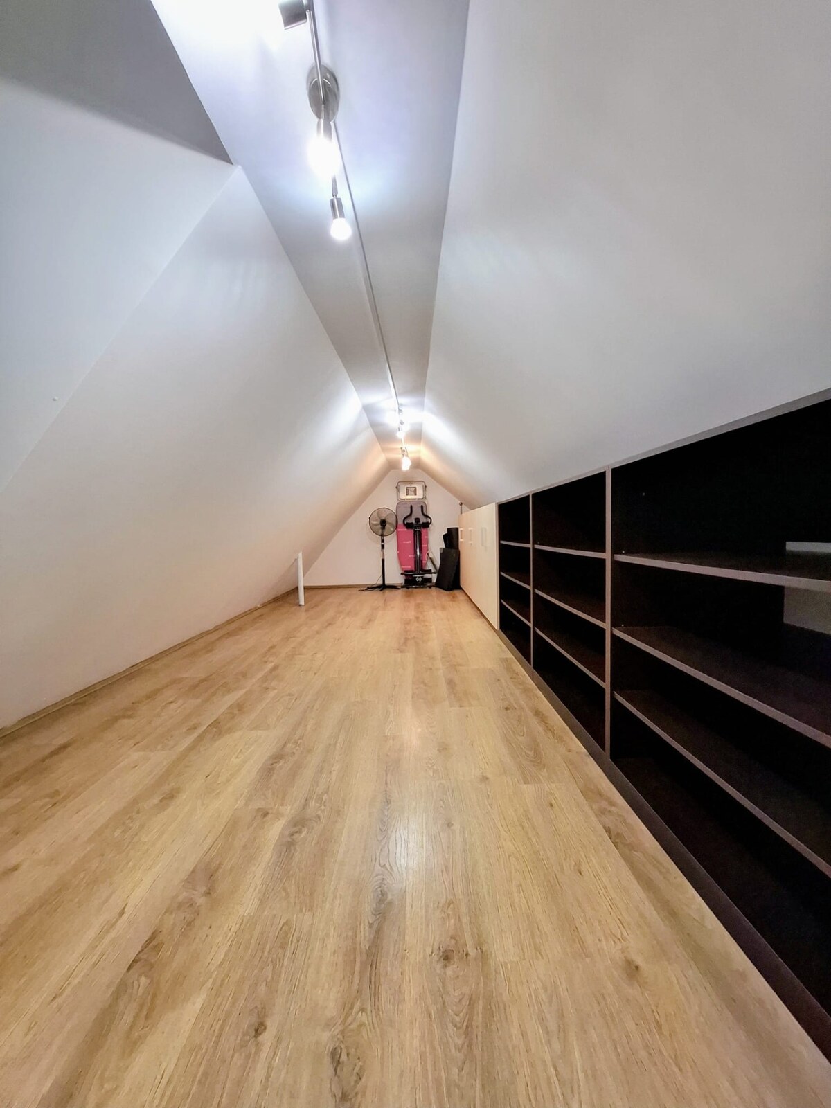 PRENAJATÉ ****  MODERNE ZARIADENÝ 3 IZB. BYT S TERASOU — foto 11
