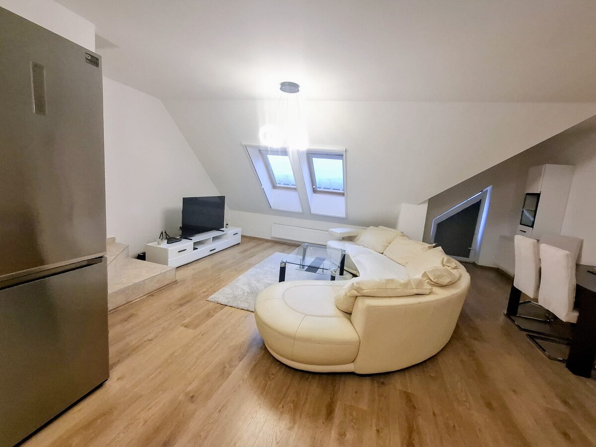 PRENAJATÉ ****  MODERNE ZARIADENÝ 3 IZB. BYT S TERASOU — foto 4
