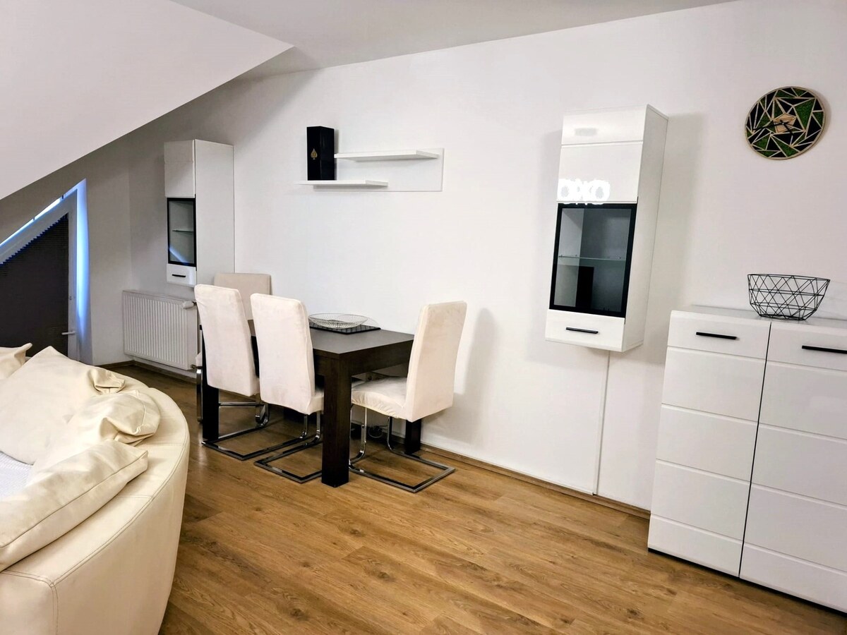 PRENAJATÉ ****  MODERNE ZARIADENÝ 3 IZB. BYT S TERASOU — foto 6