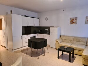 PREDANÉ ** PRIESTRANNÝ 1,5 IZB. BYT S PEKNÝM VÝHĽADOM NA ZELEŇ — foto 1
