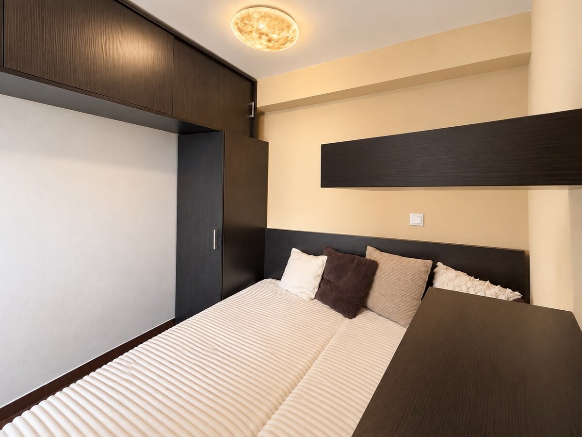 KOMPLETNE ZARIADENÝ PRIESTRANNÝ 1,5 IZB. BYT S BALKÓNOM A GARÁŽOU. — foto 13