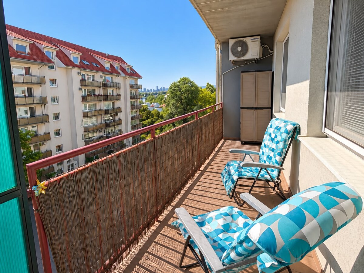 KOMPLETNE ZARIADENÝ PRIESTRANNÝ 1,5 IZB. BYT S BALKÓNOM A GARÁŽOU. — foto 17