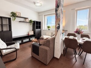 KOMPLETNE ZARIADENÝ PRIESTRANNÝ 1,5 IZB. BYT S BALKÓNOM A GARÁŽOU. — foto 8