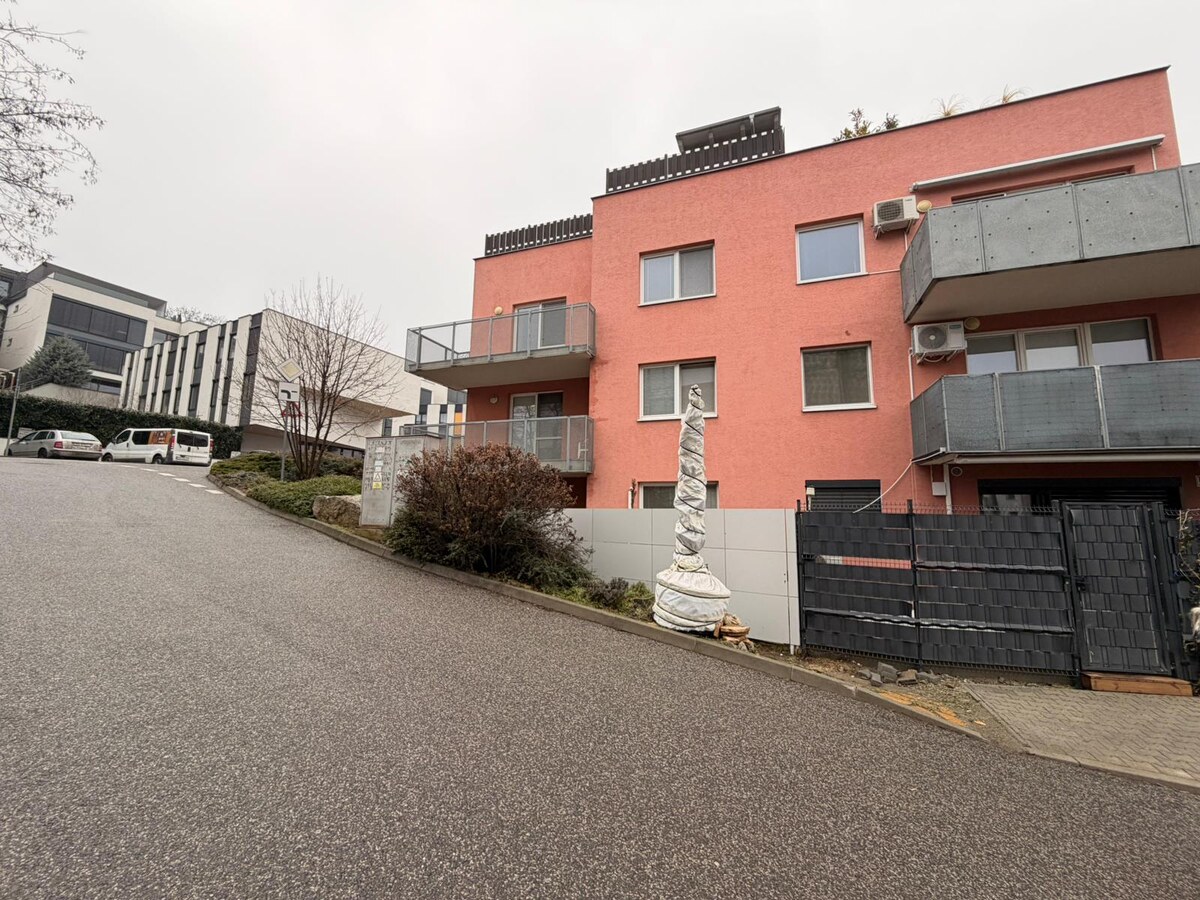 PRIESTRANNÝ 3 IZB. BYT VO VYHĽADÁVANEJ LOKALITE NA KOLIBE S PARKOVANIM — foto 17