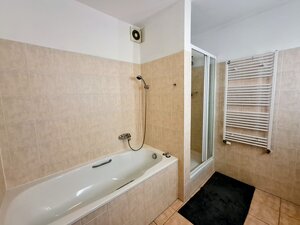 PRIESTRANNÝ 3 IZB. BYT VO VYHĽADÁVANEJ LOKALITE NA KOLIBE S PARKOVANIM — foto 11