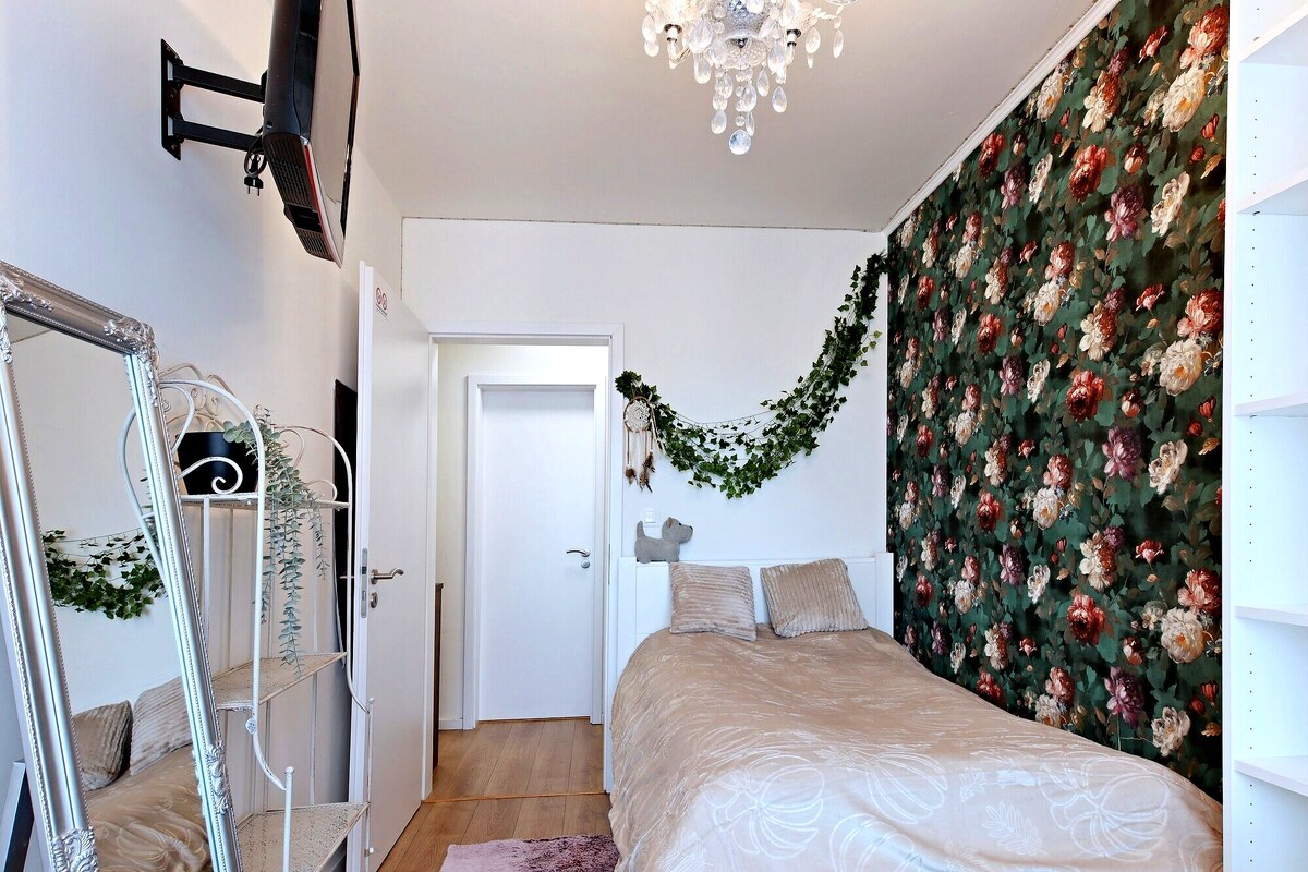 Zariadený slnečný 3 izbový byt + klíma + 16m2 loggia + parkovacie miesto + kobka — foto 12