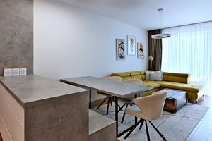 Zariadený slnečný 3 izbový byt + klíma + 16m2 loggia + parkovacie miesto + kobka — foto 2