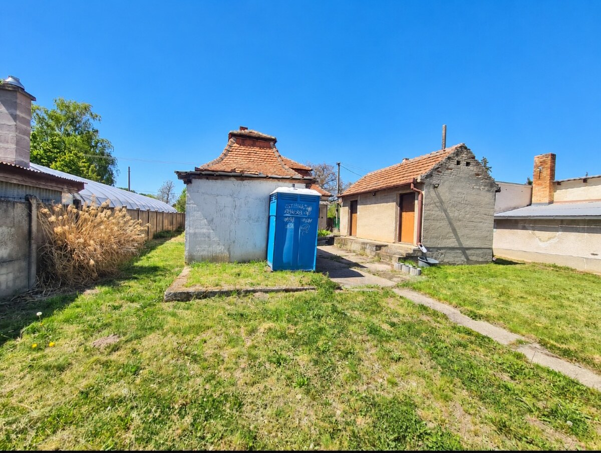 Na predaj starší rodinný dom s krásnym pozemkom Hurbanovo ! — foto 6