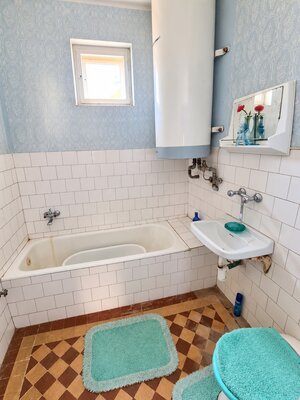Na predaj starší rodinný dom s krásnym pozemkom Hurbanovo ! — foto 16
