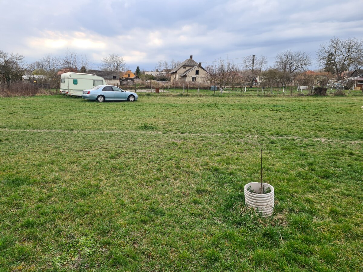 Na predaj udržiavaný pozemok Veľké Kosihy !