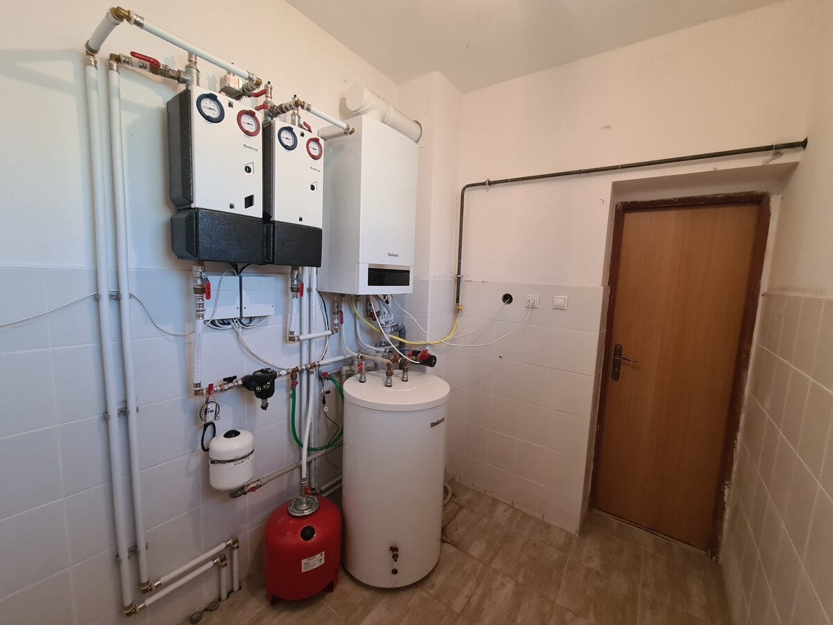 Na predaj veľký rodinný dom s rozsiahlym pozemkom Svätý Peter ! — foto 14