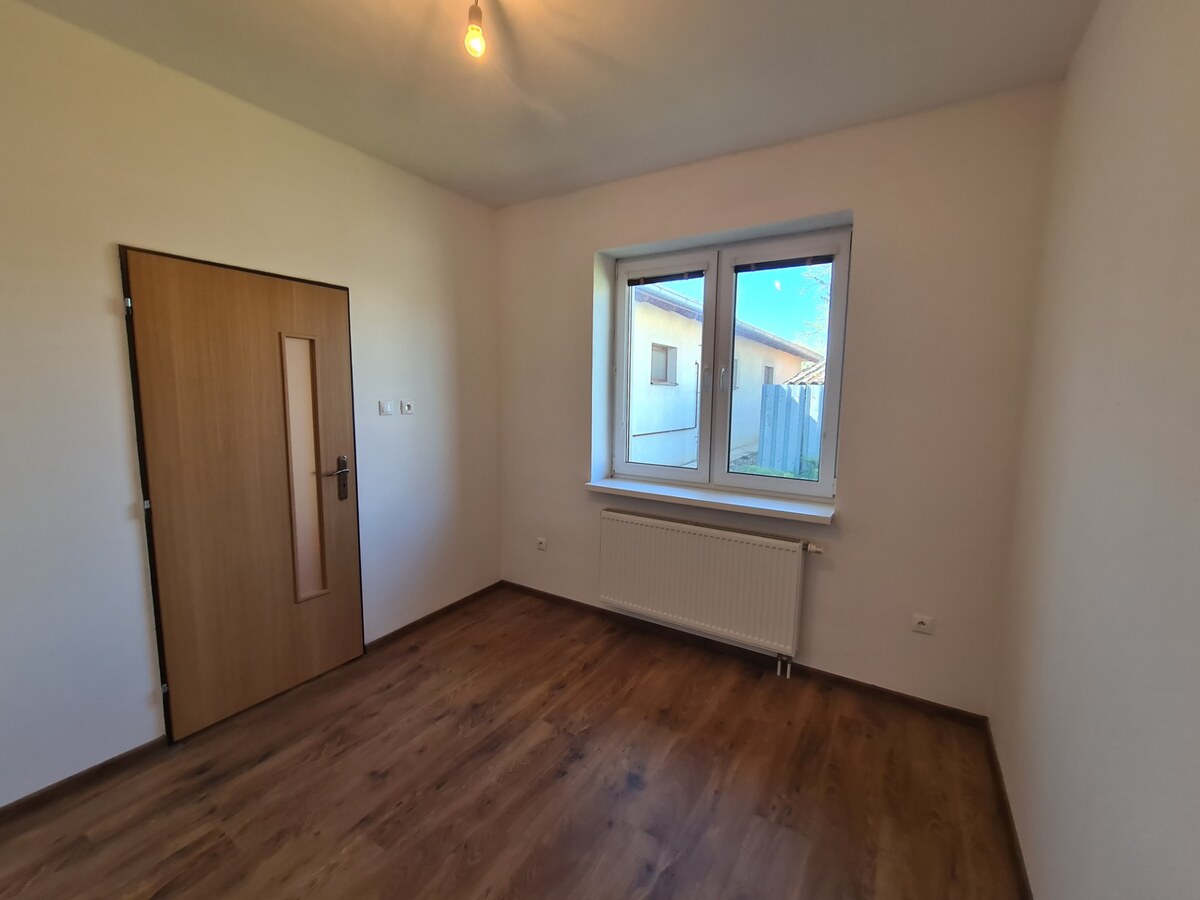 Na predaj veľký rodinný dom s rozsiahlym pozemkom Svätý Peter ! — foto 9