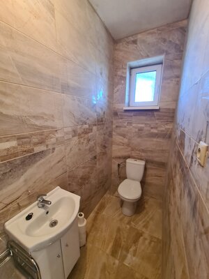 Na predaj veľký rodinný dom s rozsiahlym pozemkom Svätý Peter ! — foto 12