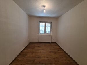 Na predaj veľký rodinný dom s rozsiahlym pozemkom Svätý Peter ! — foto 7
