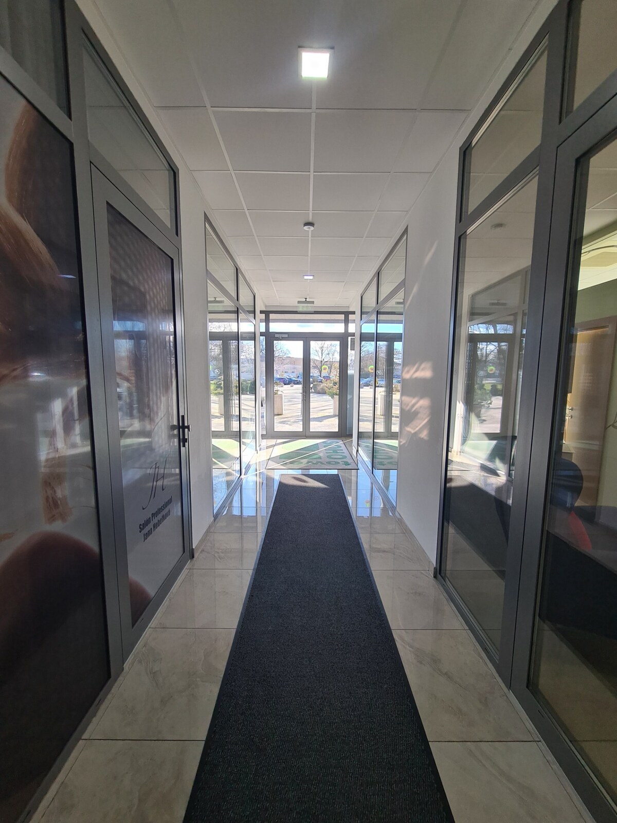 Reprezentatívny 2 izb.byt na prenájom SOHO TOWER Komárno ! — foto 4