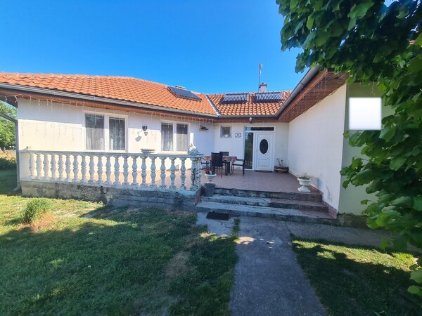 Na predaj unikátny, netradičný RD Komárno - Veľký Harčáš !