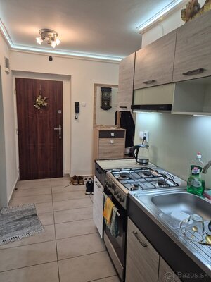 Zrekonštruovaný 3 izbový byt Komárno! — foto 4