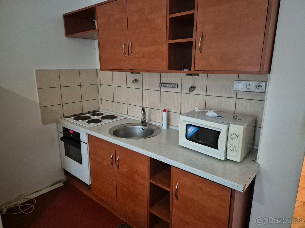 Na predaj veľká garsónka s balkónom Komárno! — foto 4