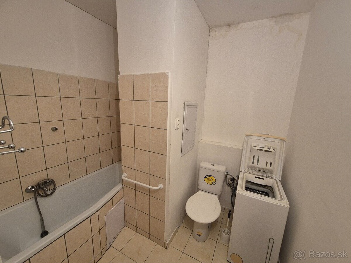 Na predaj veľká garsónka s balkónom Komárno! — foto 7