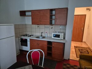 Na predaj veľká garsónka s balkónom Komárno! — foto 5