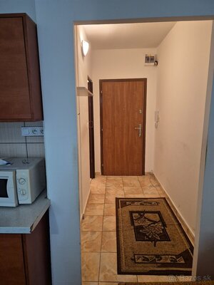 Na predaj veľká garsónka s balkónom Komárno! — foto 6