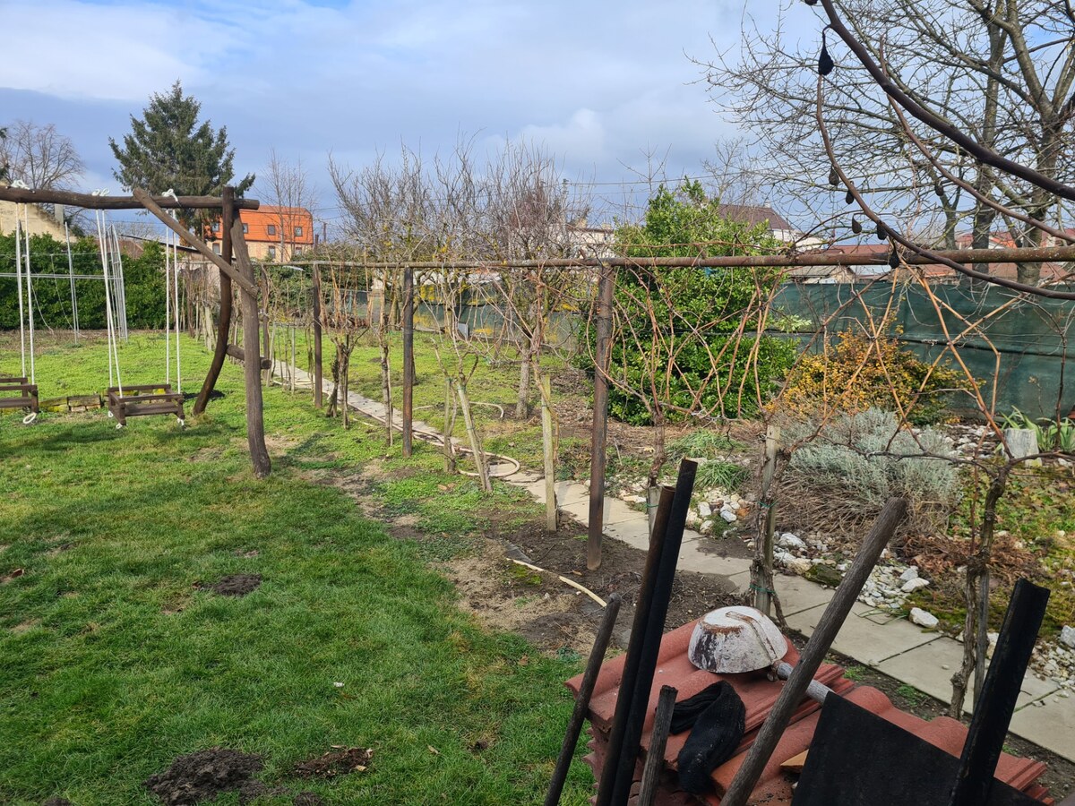 Na predaj krásny pozemok na výstavbu rodinného domu Svätý Peter ! — foto 3