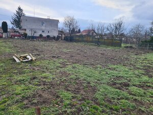 Na predaj krásny pozemok na výstavbu rodinného domu Svätý Peter ! — foto 1