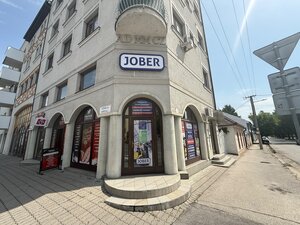 VÝBORNÁ LOKALITA! Na prenájom obchodný priestor Komárno — foto 1