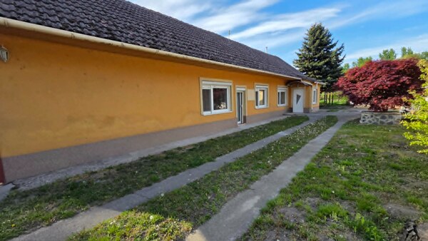 Na predaj 4 izbový rodinný dom - Trnovec nad Váhom okr. Šaľa